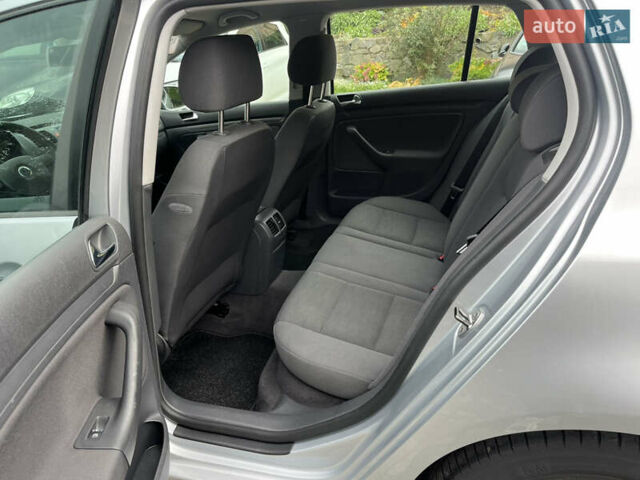 Серый Фольксваген Гольф, объемом двигателя 1.6 л и пробегом 259 тыс. км за 5400 $, фото 19 на Automoto.ua