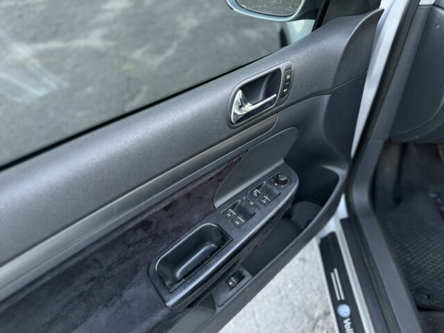 Серый Фольксваген Гольф, объемом двигателя 1.6 л и пробегом 290 тыс. км за 4999 $, фото 20 на Automoto.ua