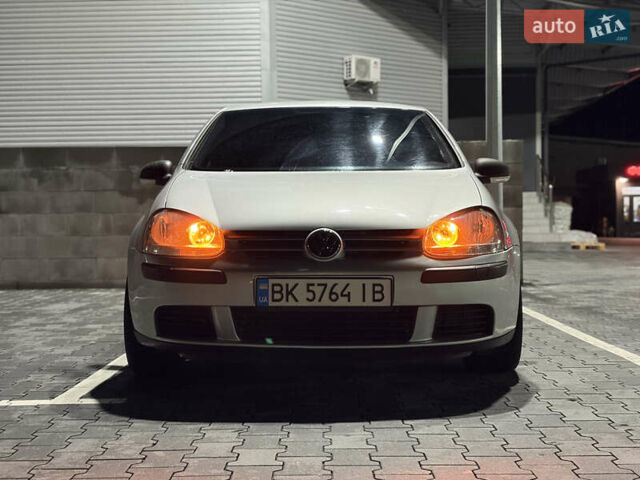 Серый Фольксваген Гольф, объемом двигателя 1.6 л и пробегом 202 тыс. км за 5100 $, фото 5 на Automoto.ua