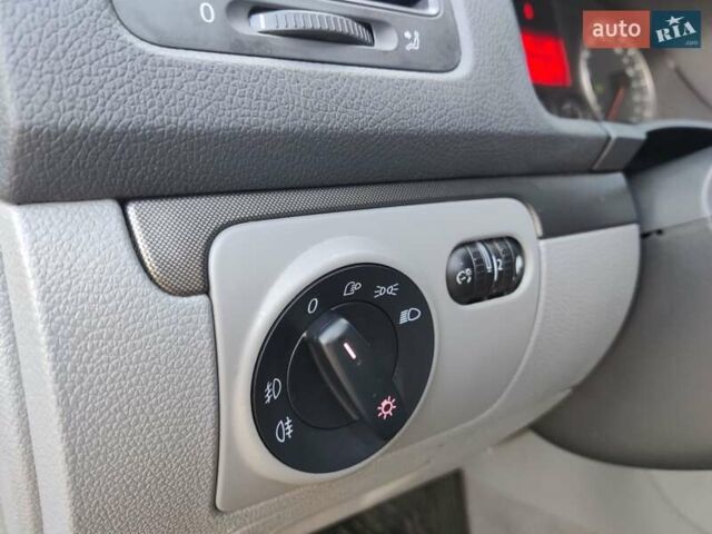 Сірий Фольксваген Гольф, об'ємом двигуна 1.6 л та пробігом 203 тис. км за 6850 $, фото 25 на Automoto.ua