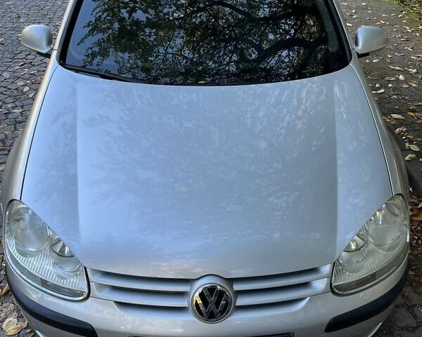 Серый Фольксваген Гольф, объемом двигателя 1.6 л и пробегом 220 тыс. км за 5200 $, фото 1 на Automoto.ua