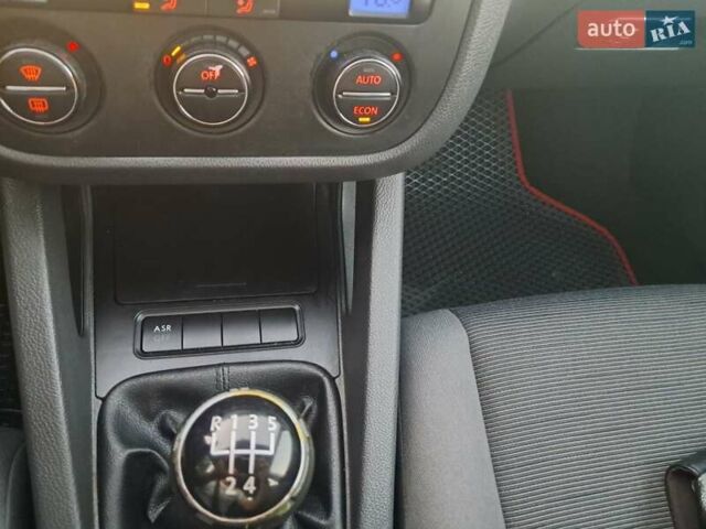 Серый Фольксваген Гольф, объемом двигателя 1.6 л и пробегом 277 тыс. км за 5500 $, фото 19 на Automoto.ua