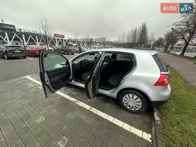 Сірий Фольксваген Гольф, об'ємом двигуна 1.39 л та пробігом 141 тис. км за 5200 $, фото 6 на Automoto.ua