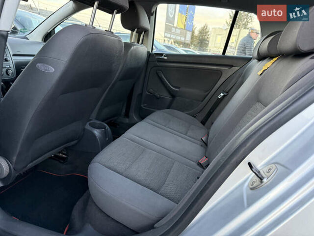 Серый Фольксваген Гольф, объемом двигателя 1.6 л и пробегом 229 тыс. км за 5600 $, фото 38 на Automoto.ua