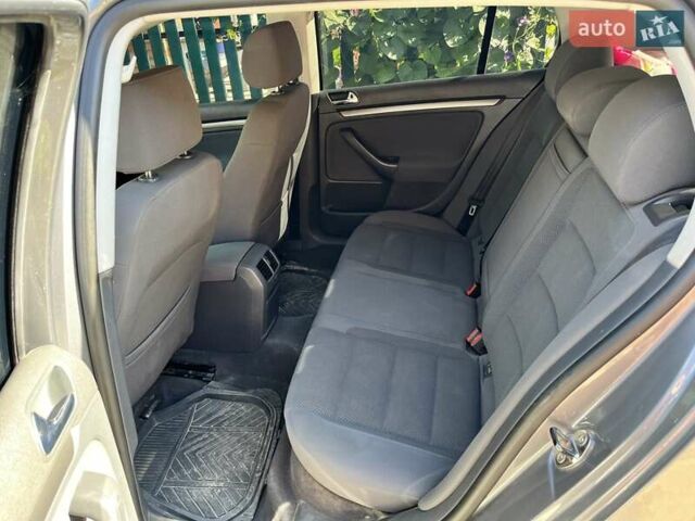 Серый Фольксваген Гольф, объемом двигателя 1.6 л и пробегом 270 тыс. км за 5200 $, фото 3 на Automoto.ua