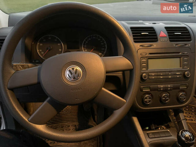 Серый Фольксваген Гольф, объемом двигателя 1.6 л и пробегом 236 тыс. км за 4800 $, фото 13 на Automoto.ua