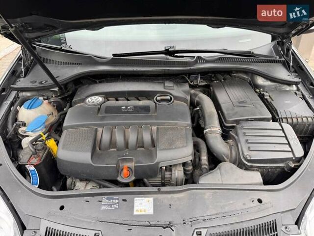Серый Фольксваген Гольф, объемом двигателя 1.6 л и пробегом 220 тыс. км за 6100 $, фото 10 на Automoto.ua