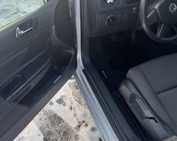 Сірий Фольксваген Гольф, об'ємом двигуна 1.6 л та пробігом 255 тис. км за 4900 $, фото 4 на Automoto.ua