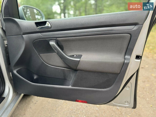 Сірий Фольксваген Гольф, об'ємом двигуна 1.4 л та пробігом 215 тис. км за 5350 $, фото 19 на Automoto.ua