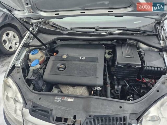 Серый Фольксваген Гольф, объемом двигателя 1.4 л и пробегом 233 тыс. км за 4550 $, фото 7 на Automoto.ua