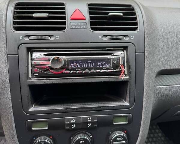 Фольксваген Гольф 2004 в Конотопе на Automoto.ua Серый Фольксваген Гольф, объемом двигателя 1.9 л и пробегом 330 тыс. км за 5750 $, фото 14 на Automoto.ua