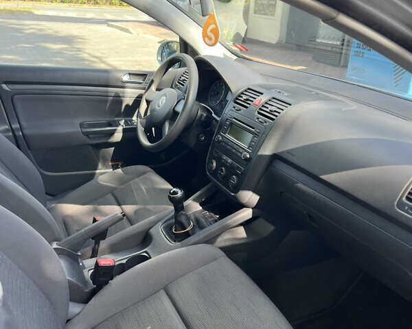 Серый Фольксваген Гольф, объемом двигателя 1.39 л и пробегом 190 тыс. км за 4950 $, фото 9 на Automoto.ua