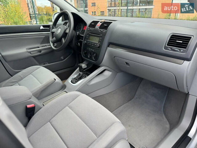 Сірий Фольксваген Гольф, об'ємом двигуна 1.6 л та пробігом 140 тис. км за 6850 $, фото 42 на Automoto.ua