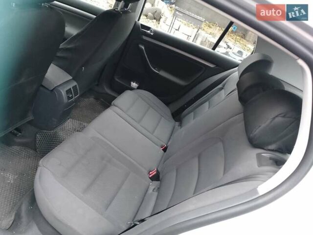 Серый Фольксваген Гольф, объемом двигателя 1.6 л и пробегом 237 тыс. км за 6000 $, фото 6 на Automoto.ua