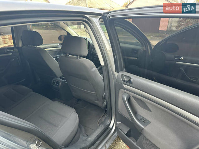 Серый Фольксваген Гольф, объемом двигателя 1.6 л и пробегом 263 тыс. км за 5600 $, фото 12 на Automoto.ua