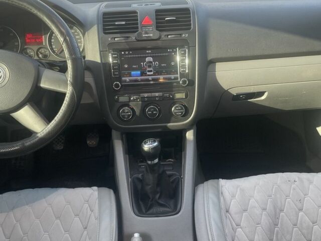 Серый Фольксваген Гольф, объемом двигателя 1.9 л и пробегом 380 тыс. км за 6000 $, фото 5 на Automoto.ua