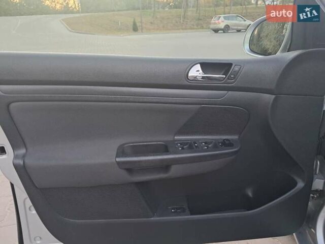 Серый Фольксваген Гольф, объемом двигателя 1.6 л и пробегом 277 тыс. км за 5500 $, фото 11 на Automoto.ua