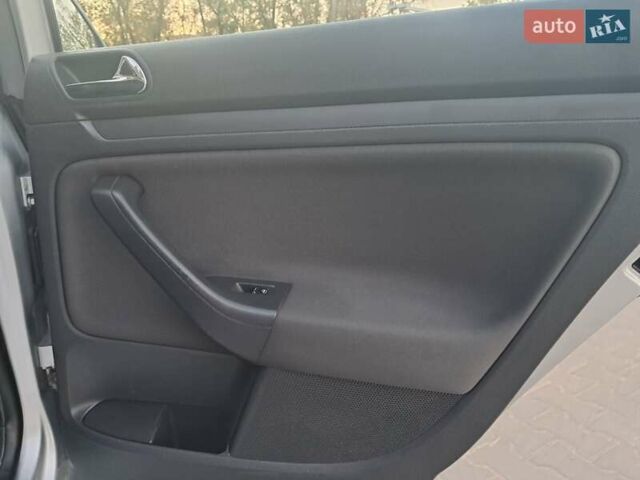 Серый Фольксваген Гольф, объемом двигателя 1.6 л и пробегом 277 тыс. км за 5500 $, фото 9 на Automoto.ua