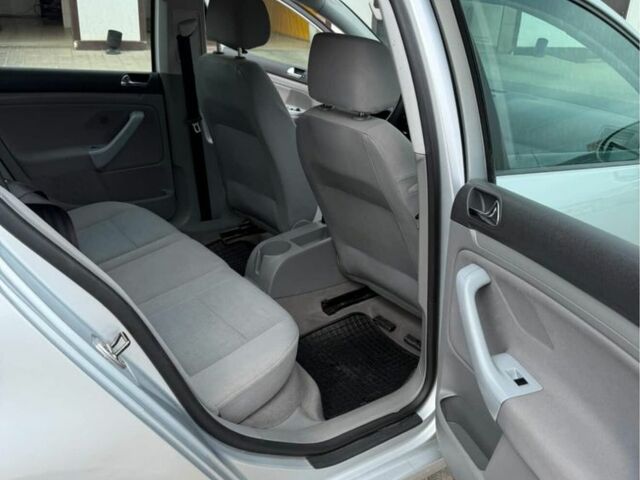 Сірий Фольксваген Гольф, об'ємом двигуна 1.6 л та пробігом 198 тис. км за 6000 $, фото 9 на Automoto.ua