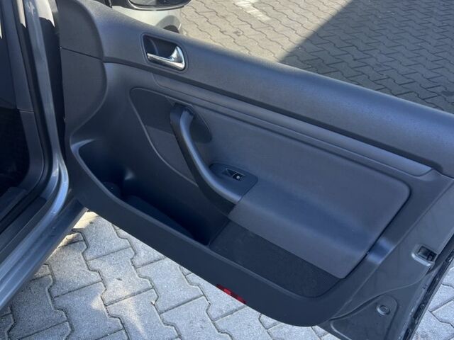 Серый Фольксваген Гольф, объемом двигателя 1.4 л и пробегом 280 тыс. км за 4200 $, фото 22 на Automoto.ua