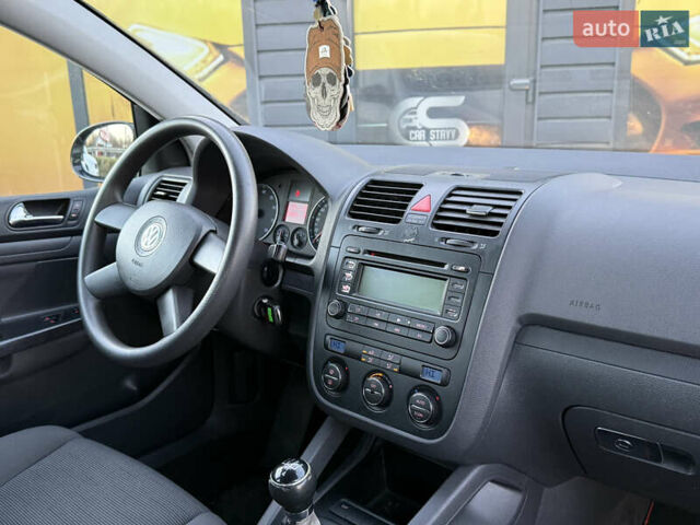 Серый Фольксваген Гольф, объемом двигателя 1.6 л и пробегом 229 тыс. км за 5600 $, фото 29 на Automoto.ua