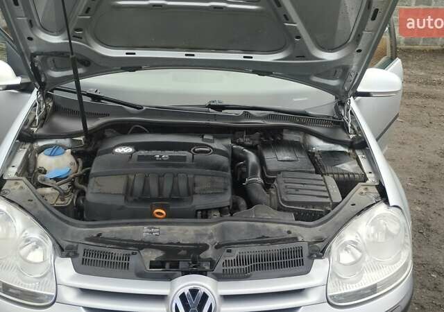 Серый Фольксваген Гольф, объемом двигателя 1.6 л и пробегом 202 тыс. км за 6000 $, фото 5 на Automoto.ua