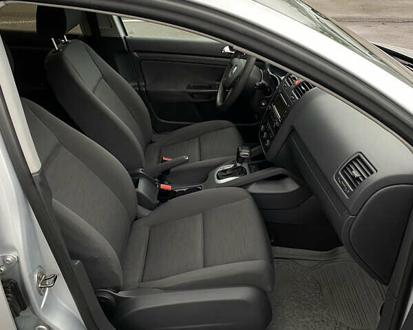 Серый Фольксваген Гольф, объемом двигателя 1.6 л и пробегом 250 тыс. км за 5800 $, фото 39 на Automoto.ua