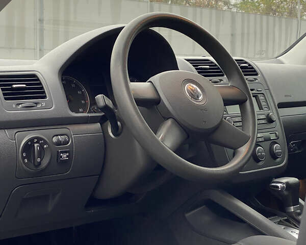 Серый Фольксваген Гольф, объемом двигателя 1.6 л и пробегом 250 тыс. км за 5800 $, фото 29 на Automoto.ua