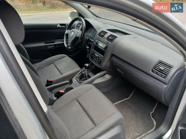 Серый Фольксваген Гольф, объемом двигателя 1.4 л и пробегом 300 тыс. км за 3750 $, фото 10 на Automoto.ua