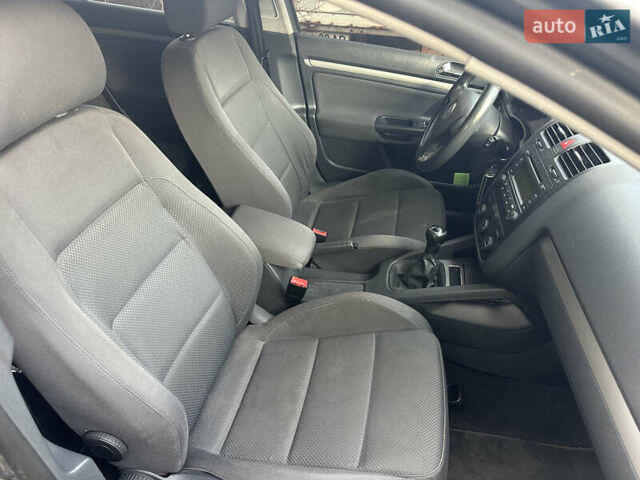 Серый Фольксваген Гольф, объемом двигателя 1.6 л и пробегом 263 тыс. км за 5600 $, фото 10 на Automoto.ua