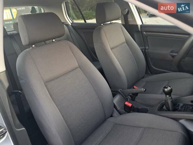 Серый Фольксваген Гольф, объемом двигателя 1.6 л и пробегом 277 тыс. км за 5500 $, фото 12 на Automoto.ua