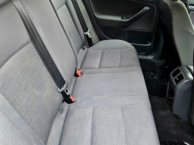 Серый Фольксваген Гольф, объемом двигателя 1.6 л и пробегом 235 тыс. км за 4350 $, фото 7 на Automoto.ua