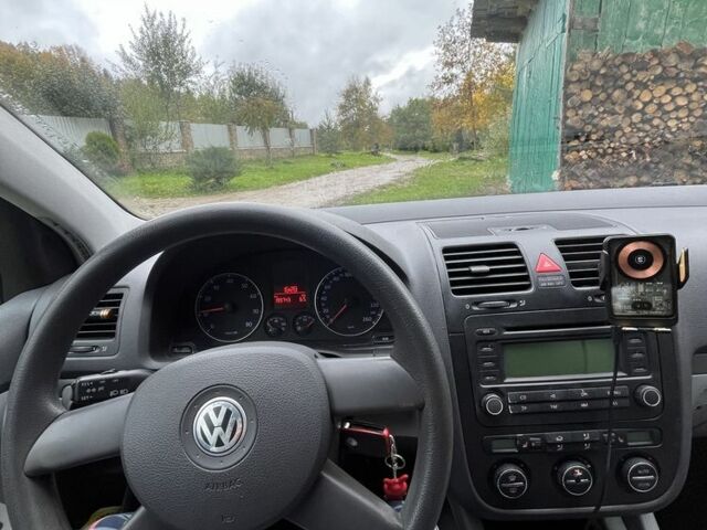 Фольксваген Гольф 2004 у Богородчанах на Automoto.ua Сірий Фольксваген Гольф, об'ємом двигуна 1.6 л та пробігом 201 тис. км за 5900 $, фото 7 на Automoto.ua