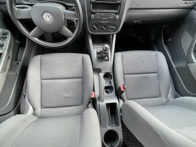 Серый Фольксваген Гольф, объемом двигателя 1.4 л и пробегом 208 тыс. км за 5200 $, фото 5 на Automoto.ua