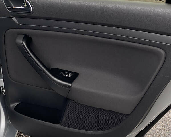 Серый Фольксваген Гольф, объемом двигателя 1.6 л и пробегом 250 тыс. км за 5800 $, фото 35 на Automoto.ua