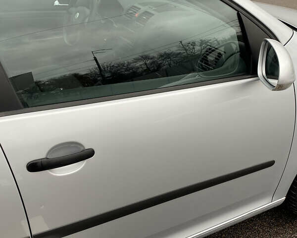 Серый Фольксваген Гольф, объемом двигателя 1.6 л и пробегом 250 тыс. км за 5800 $, фото 16 на Automoto.ua