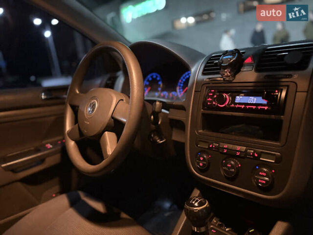 Серый Фольксваген Гольф, объемом двигателя 1.6 л и пробегом 202 тыс. км за 5100 $, фото 15 на Automoto.ua