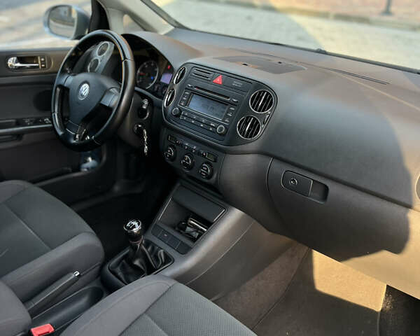 Фольксваген Гольф 2005 у Вінниці на Automoto.ua Сірий Фольксваген Гольф, об'ємом двигуна 1.97 л та пробігом 325 тис. км за 6900 $, фото 24 на Automoto.ua