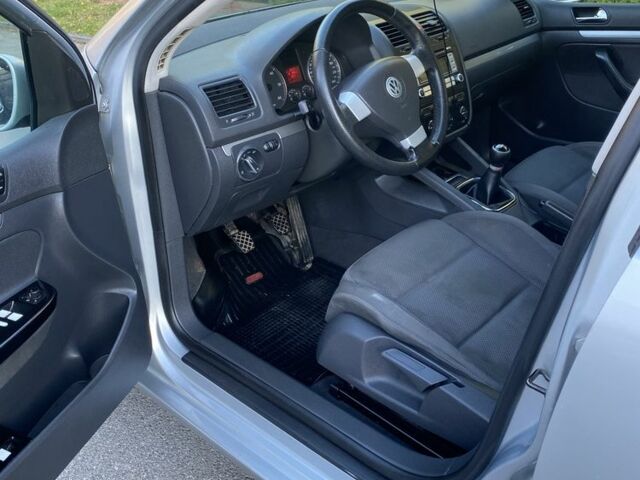 Серый Фольксваген Гольф, объемом двигателя 2 л и пробегом 244 тыс. км за 2919 $, фото 7 на Automoto.ua