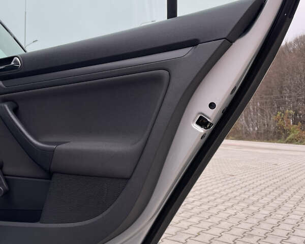 Серый Фольксваген Гольф, объемом двигателя 1.4 л и пробегом 203 тыс. км за 5400 $, фото 75 на Automoto.ua