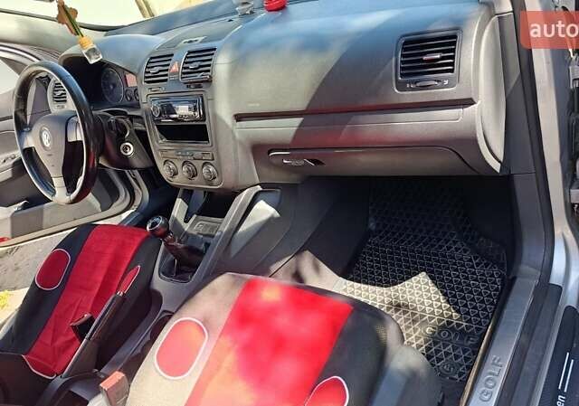 Сірий Фольксваген Гольф, об'ємом двигуна 1.6 л та пробігом 211 тис. км за 4700 $, фото 7 на Automoto.ua