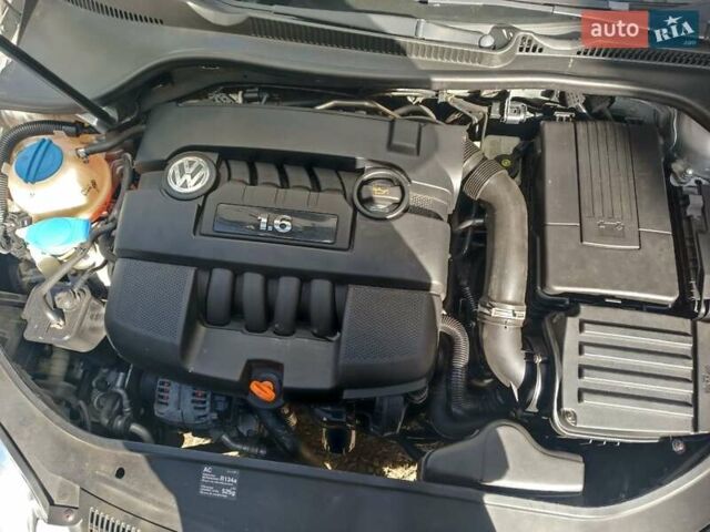 Серый Фольксваген Гольф, объемом двигателя 1.6 л и пробегом 211 тыс. км за 5900 $, фото 3 на Automoto.ua