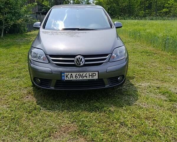 Серый Фольксваген Гольф, объемом двигателя 1.6 л и пробегом 273 тыс. км за 5600 $, фото 1 на Automoto.ua