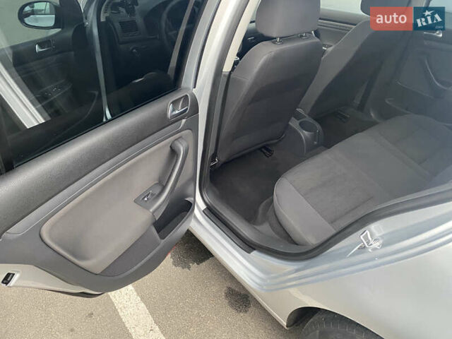 Сірий Фольксваген Гольф, об'ємом двигуна 1.6 л та пробігом 203 тис. км за 5200 $, фото 18 на Automoto.ua