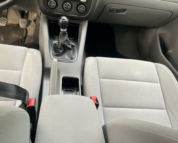 Сірий Фольксваген Гольф, об'ємом двигуна 1.4 л та пробігом 245 тис. км за 4650 $, фото 21 на Automoto.ua