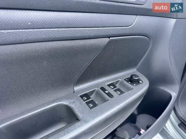 Серый Фольксваген Гольф, объемом двигателя 1.4 л и пробегом 251 тыс. км за 4999 $, фото 37 на Automoto.ua