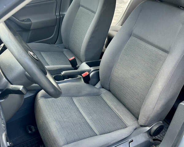 Серый Фольксваген Гольф, объемом двигателя 1.6 л и пробегом 287 тыс. км за 5800 $, фото 2 на Automoto.ua