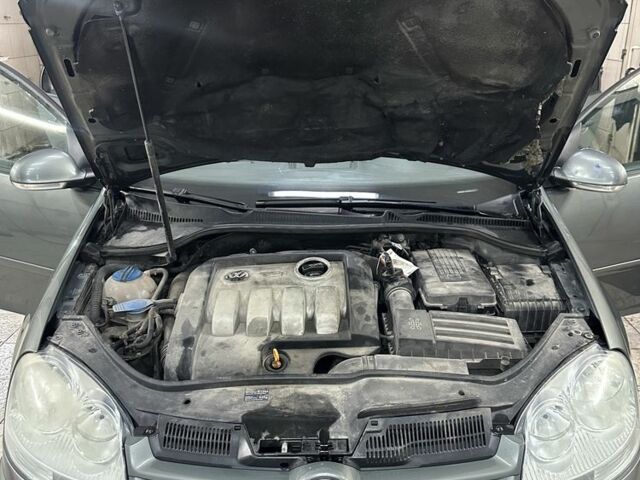 Серый Фольксваген Гольф, объемом двигателя 1.9 л и пробегом 300 тыс. км за 3200 $, фото 12 на Automoto.ua