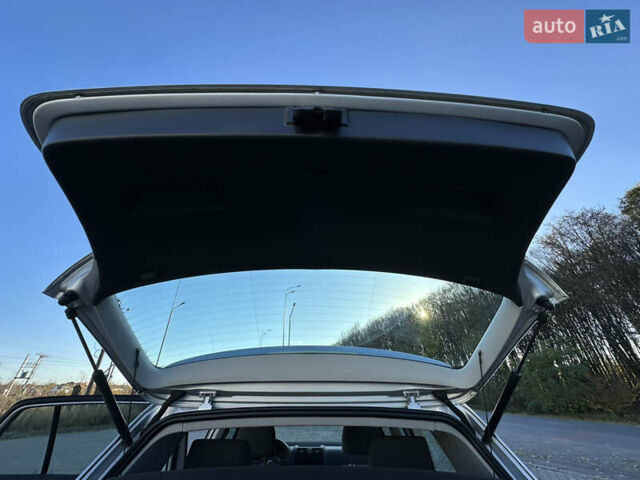 Серый Фольксваген Гольф, объемом двигателя 1.4 л и пробегом 202 тыс. км за 5600 $, фото 63 на Automoto.ua