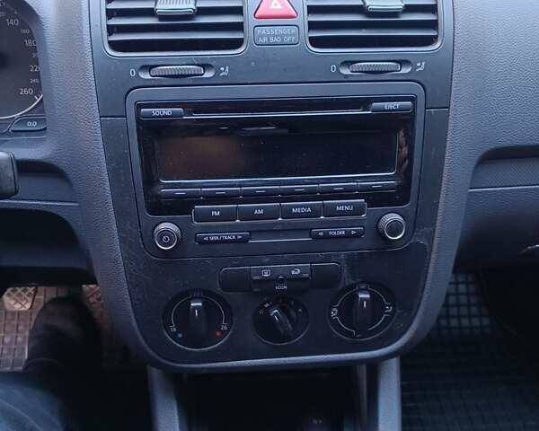 Серый Фольксваген Гольф, объемом двигателя 1.6 л и пробегом 211 тыс. км за 5900 $, фото 5 на Automoto.ua